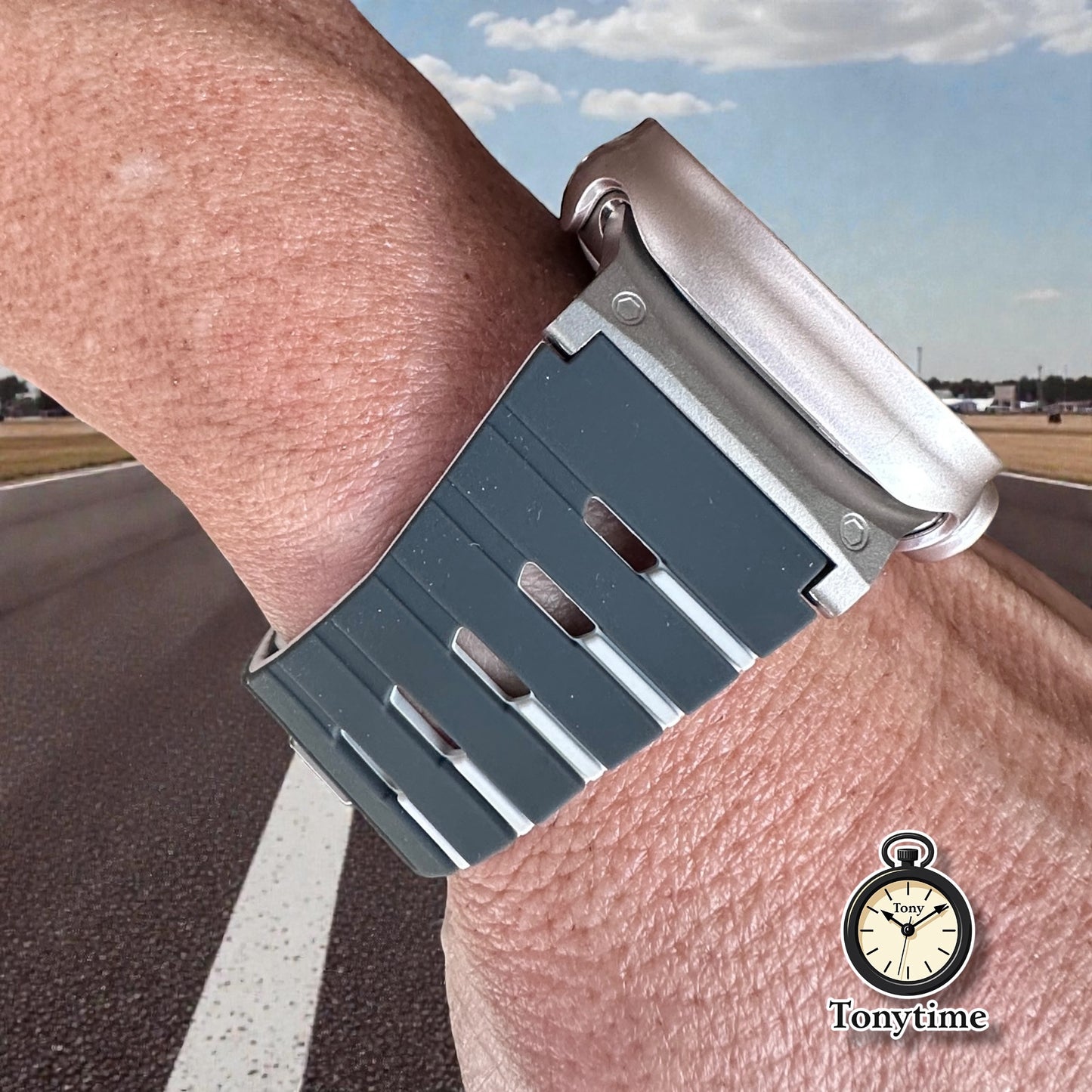 Piano-Key Silicone Apple Watch Band | Magnetic Pin-Push Buckle