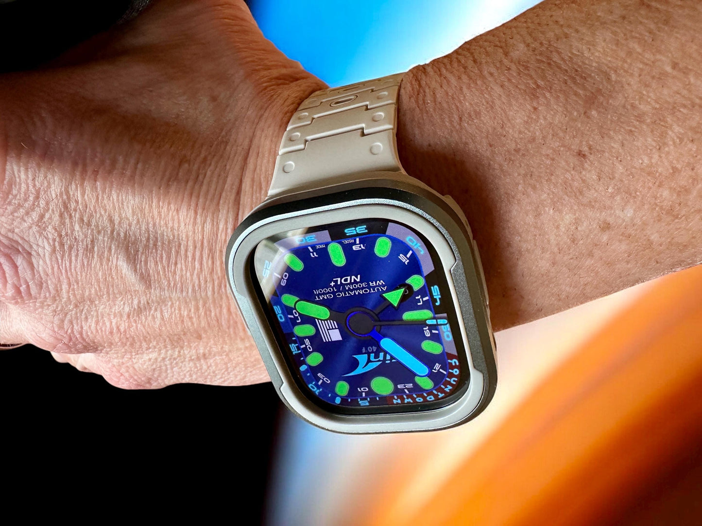 Fin Dive Master Apple Watch Face: Clockology Black Edition (Digital)