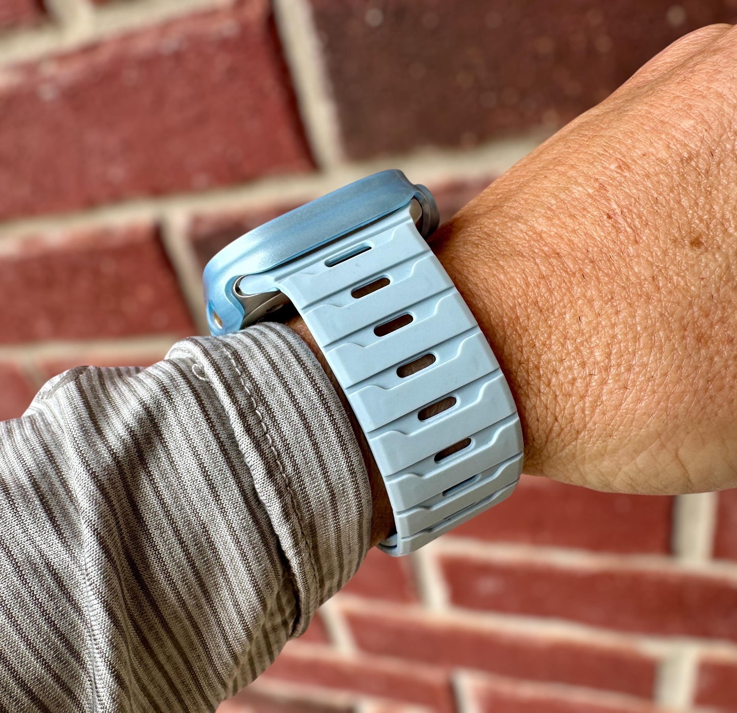 Cloud Blue Magnetic Silicone Band + Hard Case for Apple Watch