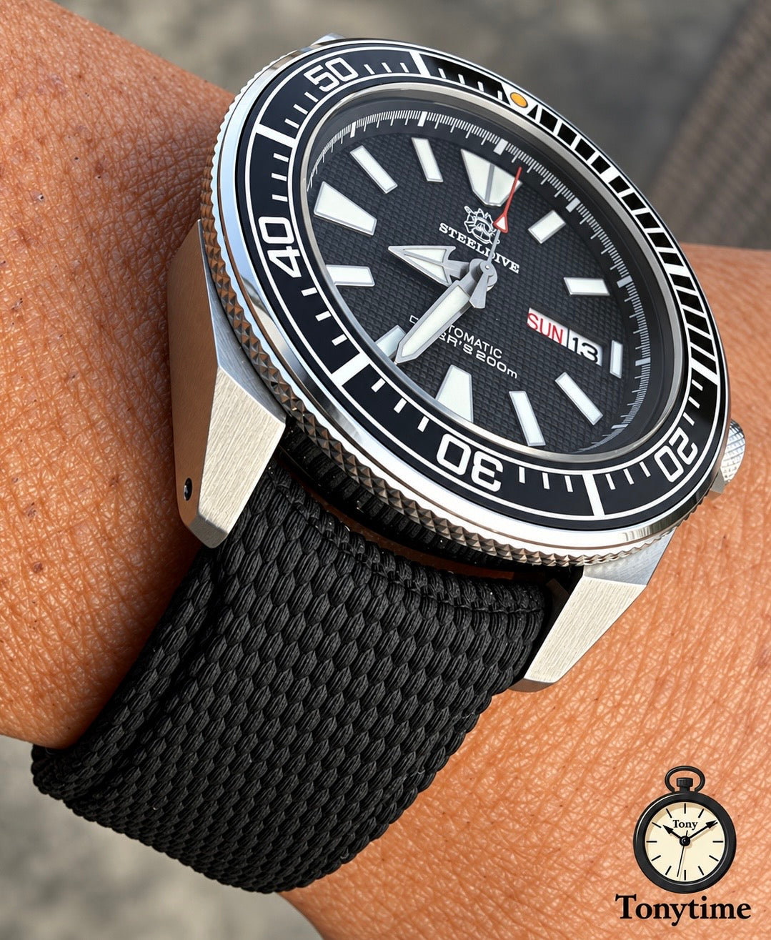 Premium 22mm Black FKM Rubber Traditional Watch Band – Curved End Quick Release Strap