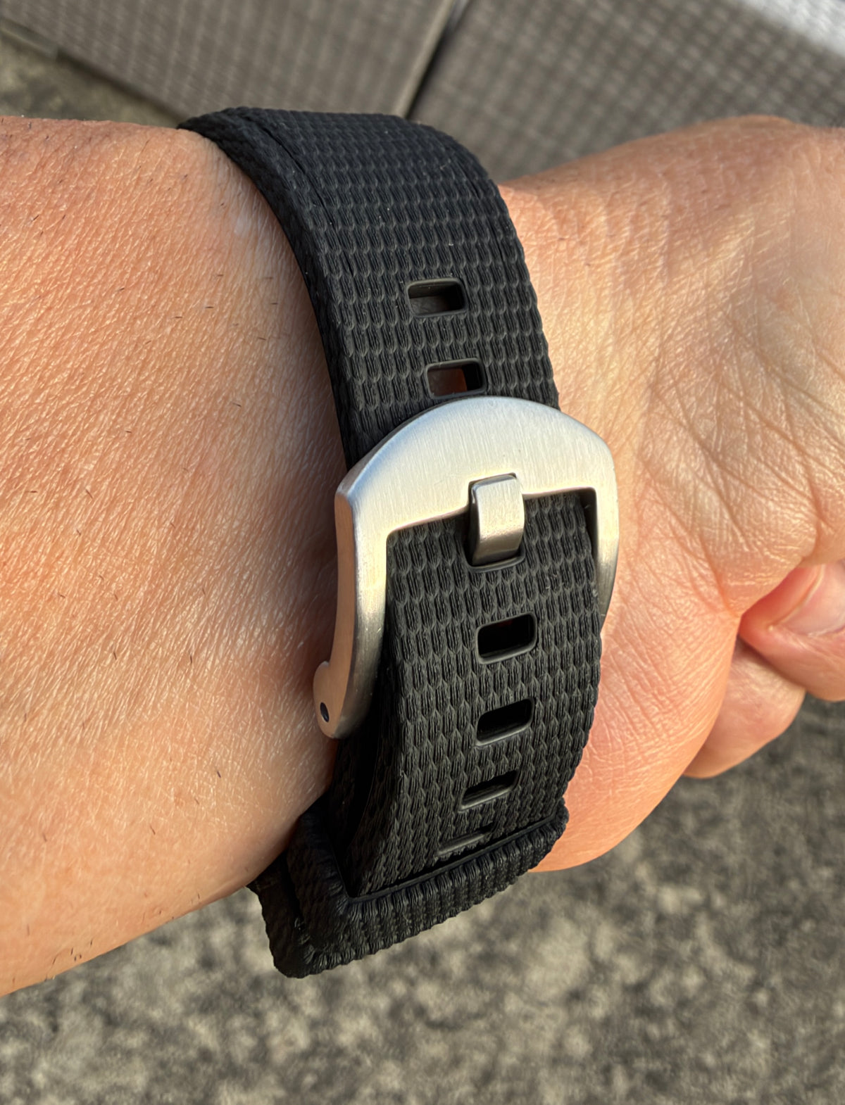 Premium 22mm Black FKM Rubber Traditional Watch Band – Curved End Quick Release Strap