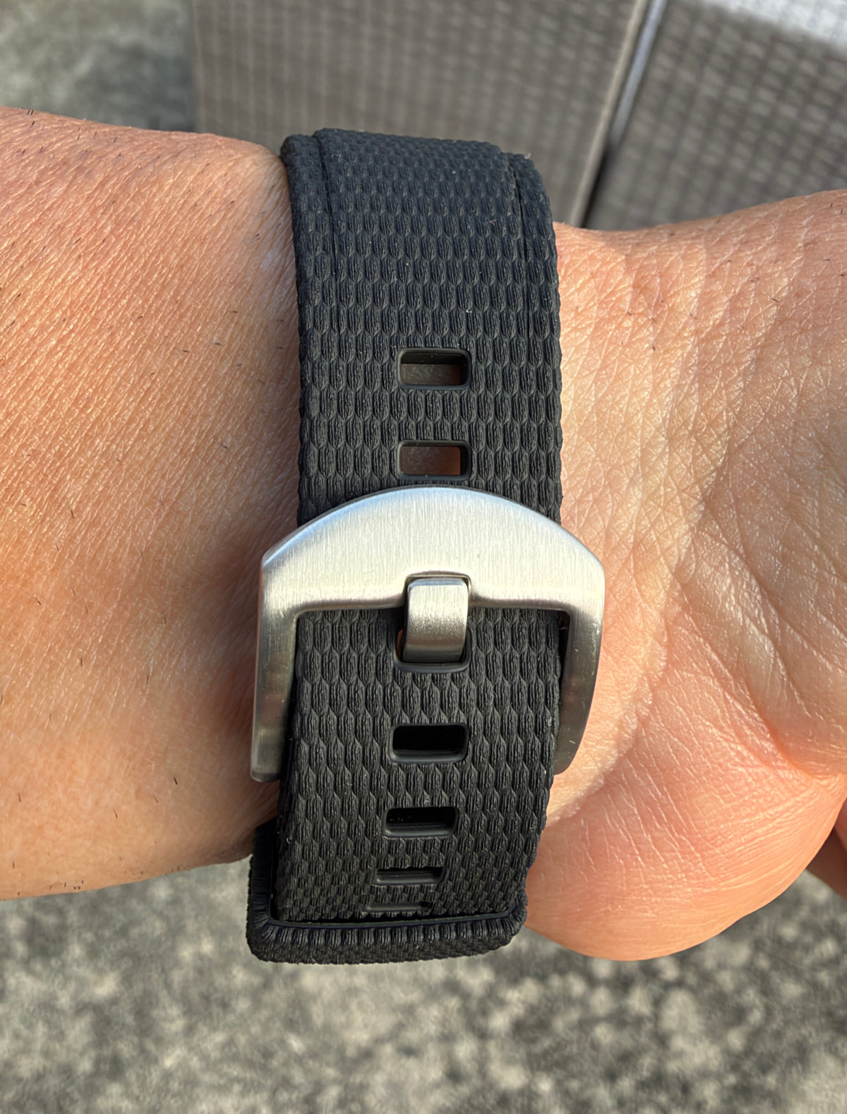 Premium 22mm Black FKM Rubber Traditional Watch Band – Curved End Quick Release Strap