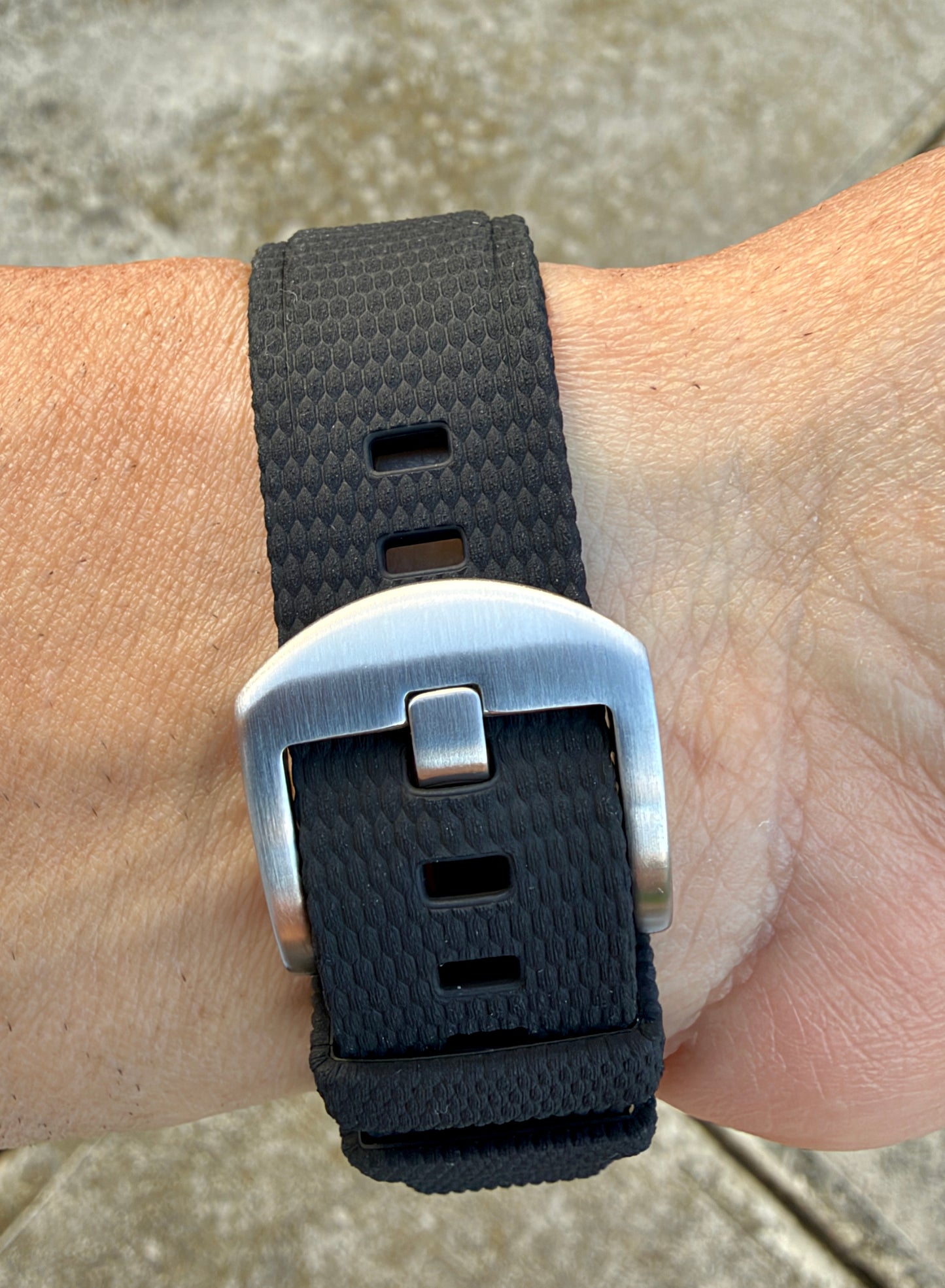 Premium 20mm Black FKM Rubber Traditional Watch Band – Curved End Quick Release Strap