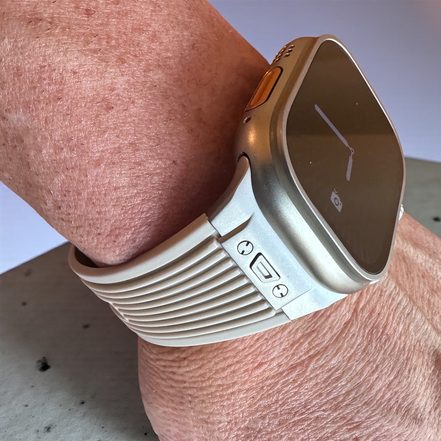 Premium Silicone Apple Watch Band (42mm–49mm) – OEM+ Comfort Fit