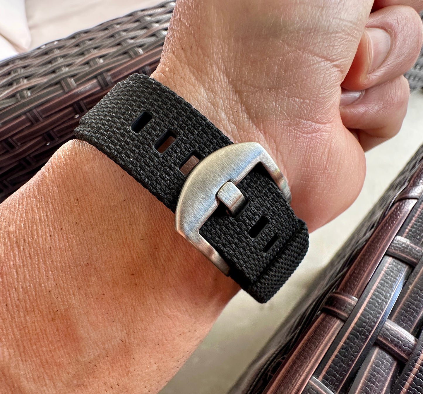 Premium 20mm Black FKM Rubber Traditional Watch Band – Curved End Quick Release Strap