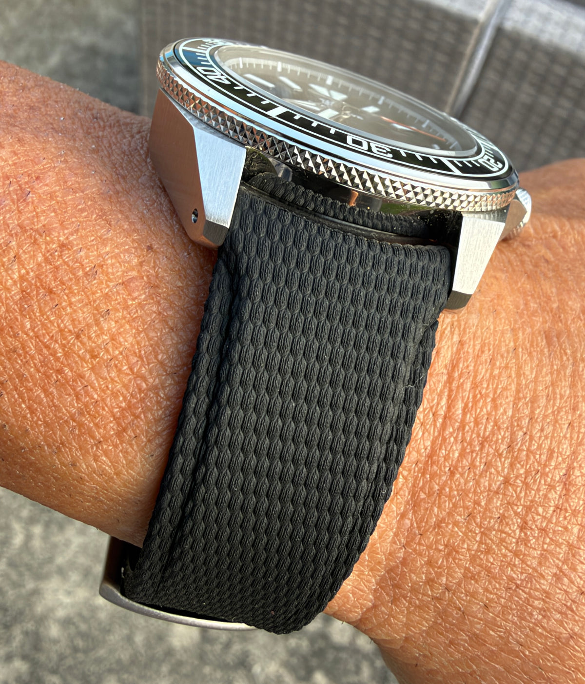Premium 22mm Black FKM Rubber Traditional Watch Band – Curved End Quick Release Strap