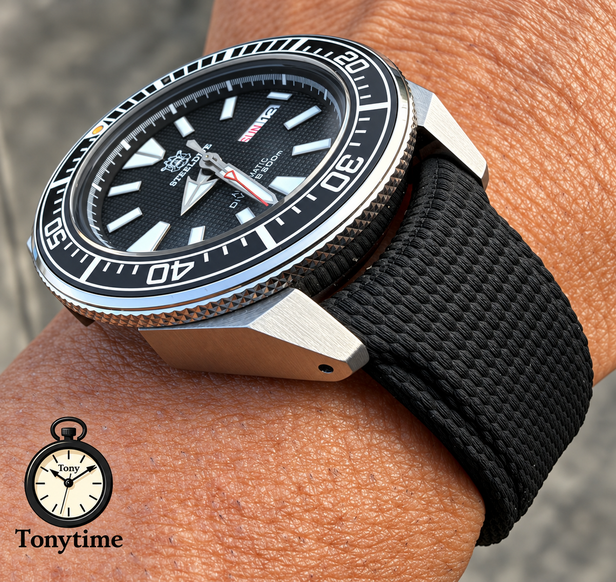 Premium 22mm Black FKM Rubber Traditional Watch Band – Curved End Quick Release Strap