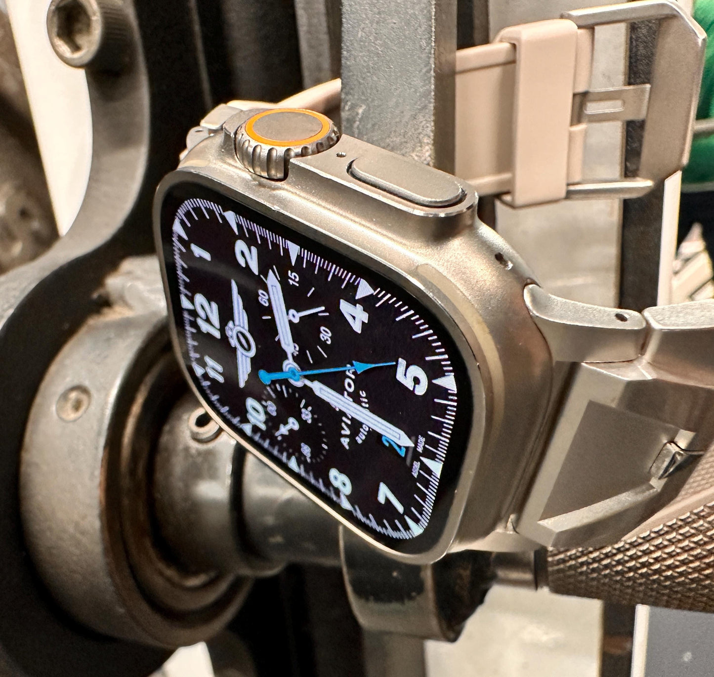 AviatorCo. Targa Flight Apple Watch face Clockology download