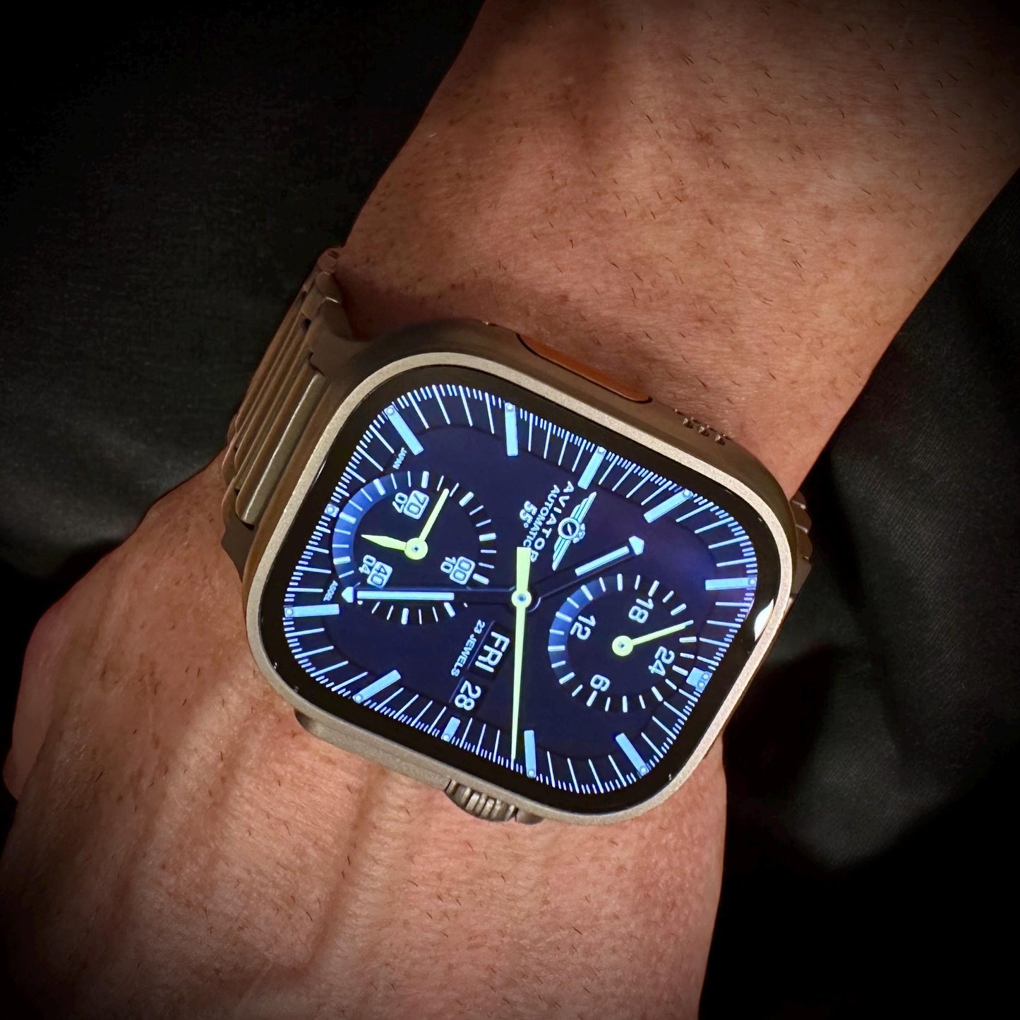 Aviator Flight Apple Watch Face: Vintage Jumbo Chronograph (Clockology App)