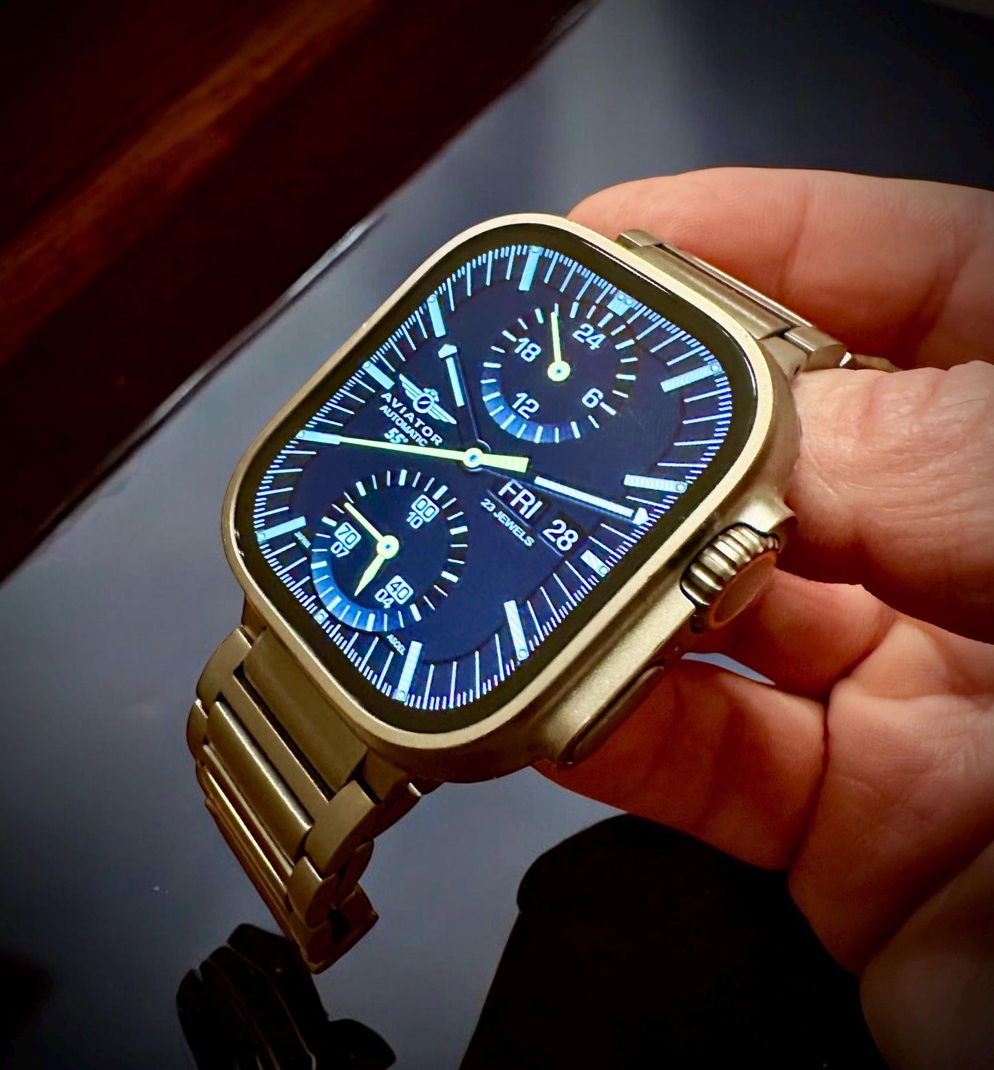 Aviator Flight Apple Watch Face: Vintage Jumbo Chronograph (Clockology App)