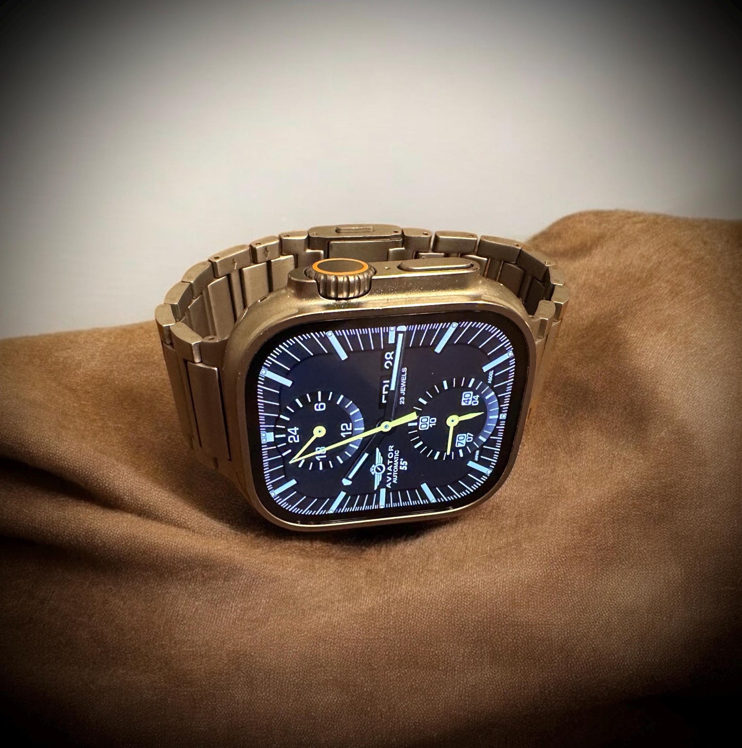 Aviator Flight Apple Watch Face: Vintage Jumbo Chronograph (Clockology App)