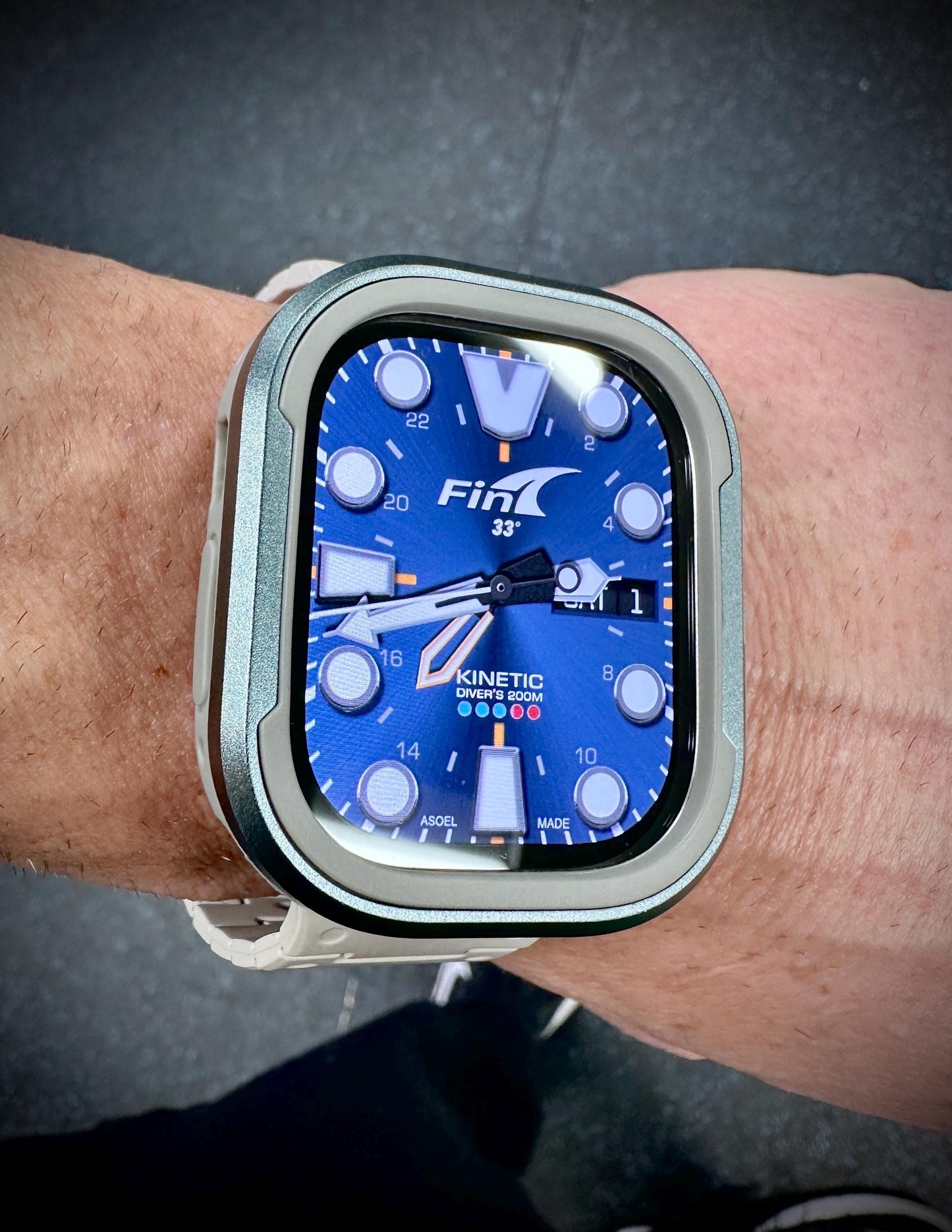 Fin Kinetic Diver Watch Face for Apple Watch (Clockology App)