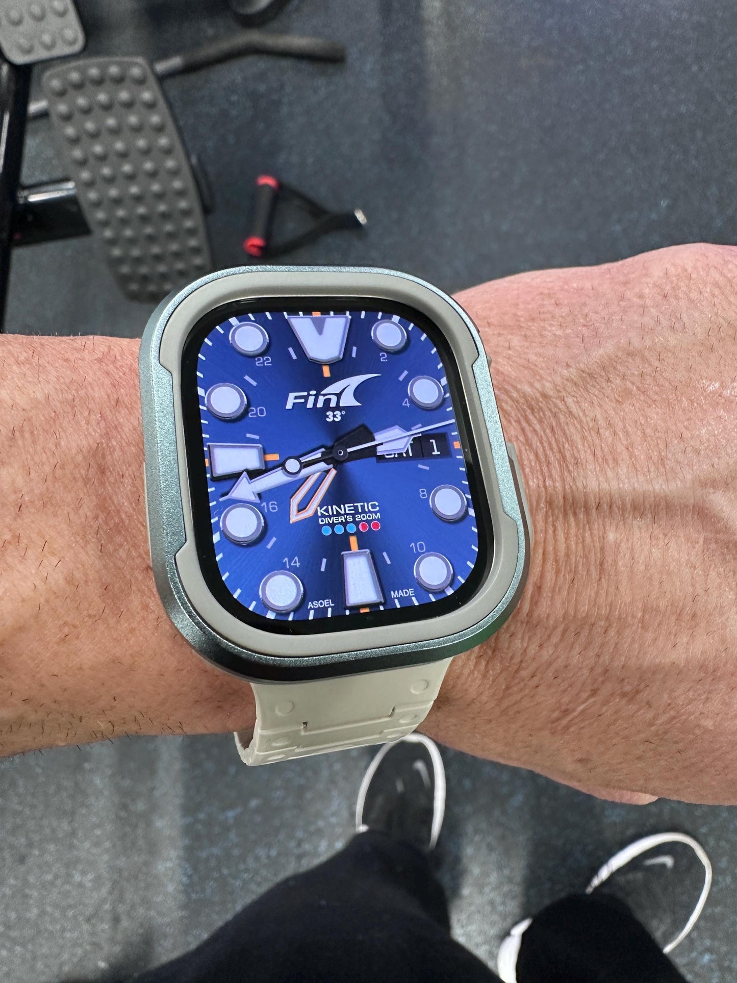 Fin Kinetic Diver Watch Face for Apple Watch (Clockology App)