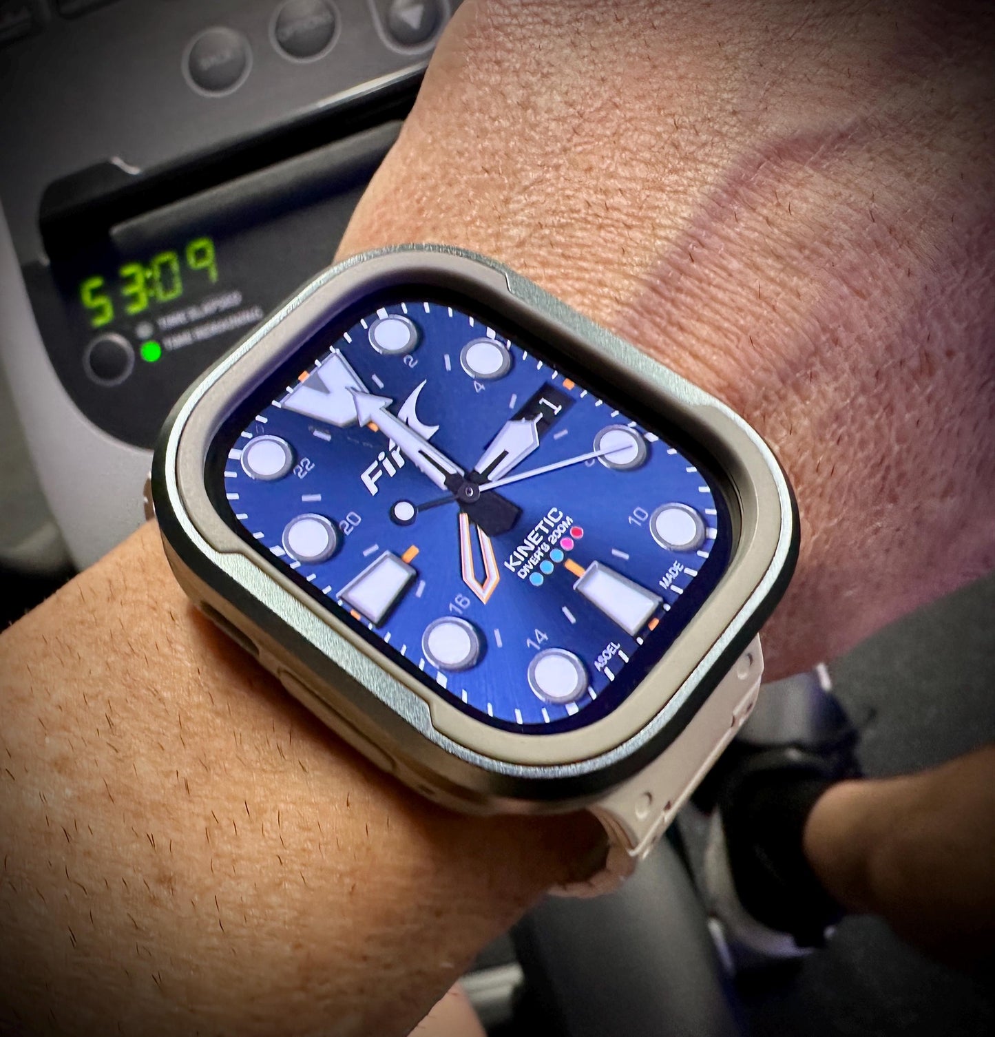 Fin Kinetic Diver Watch Face for Apple Watch (Clockology App)
