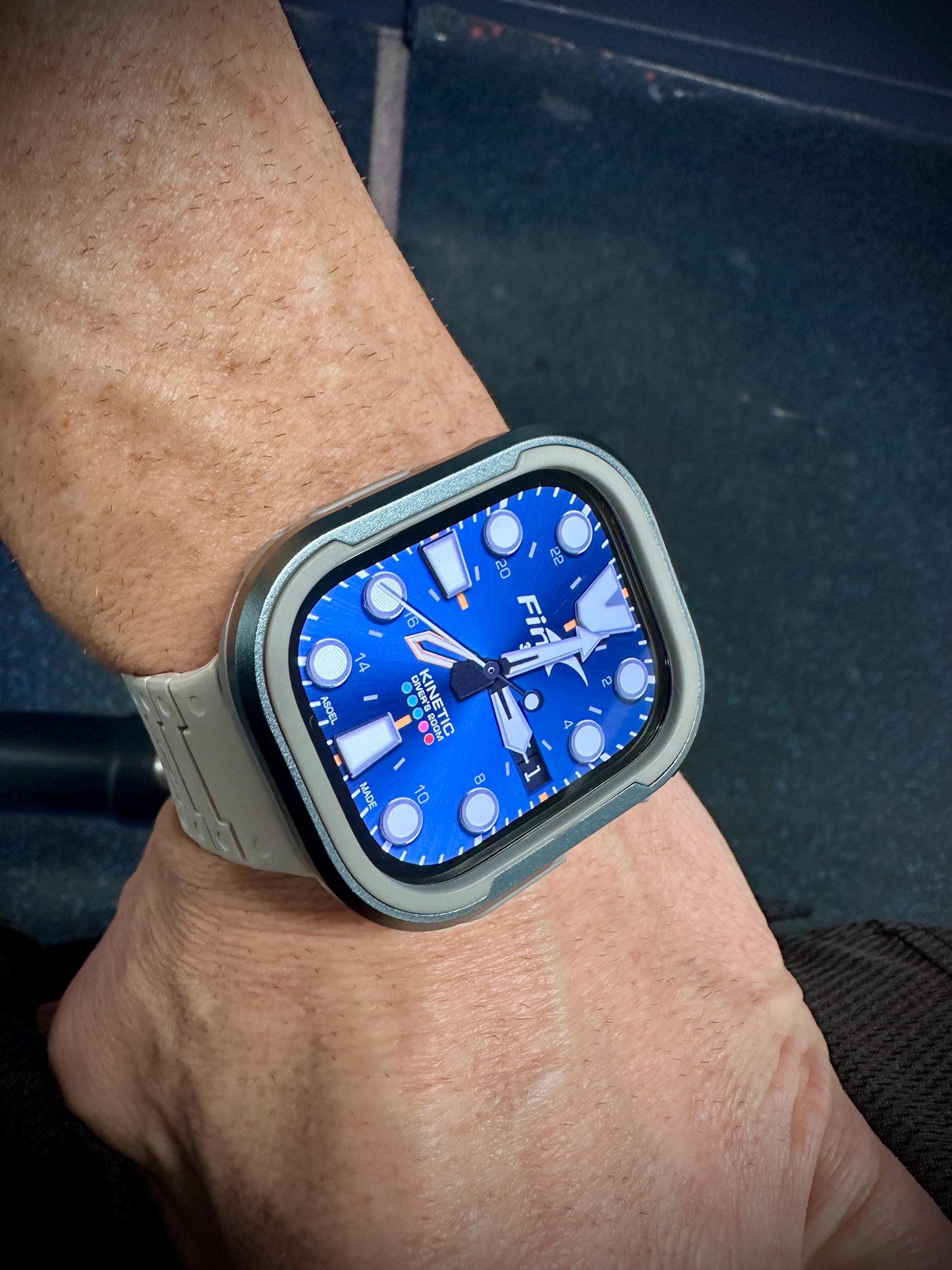 Fin Kinetic Diver Watch Face for Apple Watch (Clockology App)