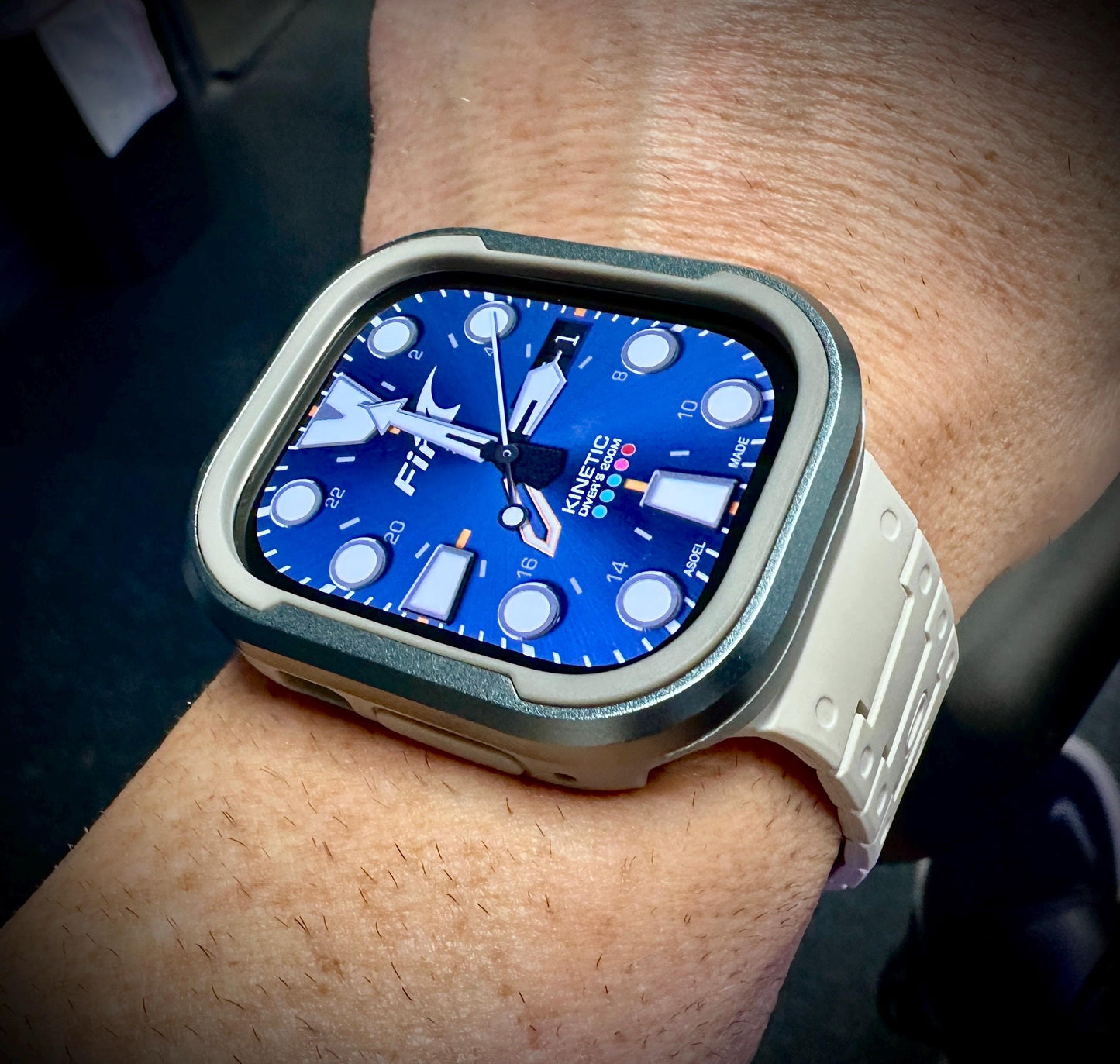 Fin Kinetic Diver Watch Face for Apple Watch (Clockology App)
