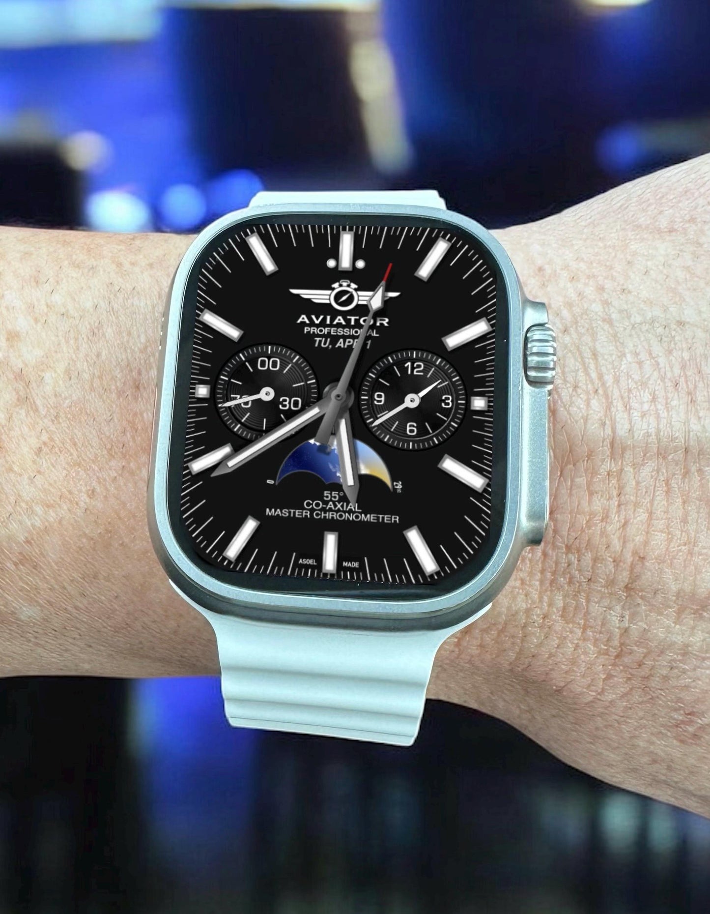 Aviator Flight Apple Watch Face: Dark Side of the Moon Clockology Design