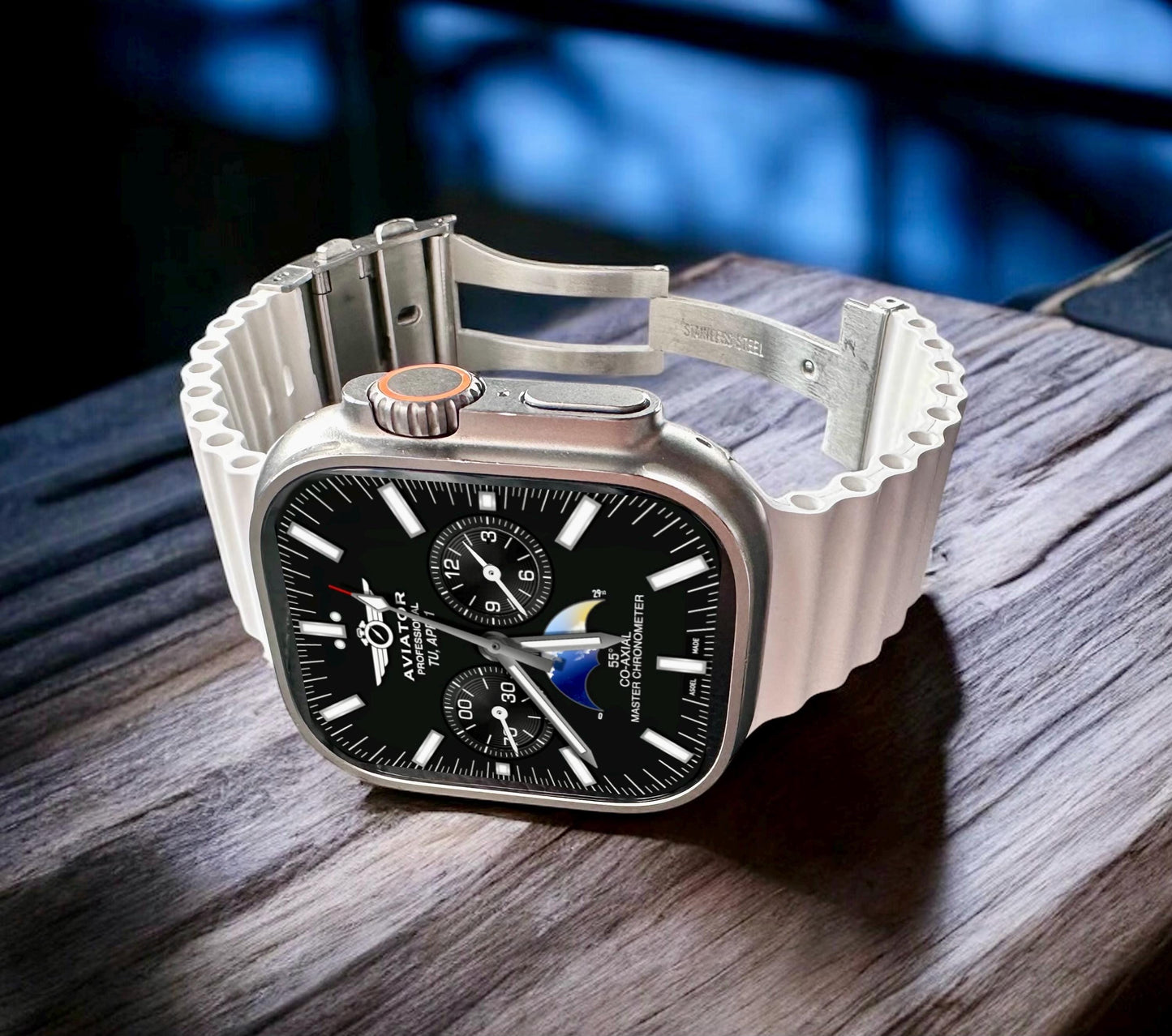 Aviator Flight Apple Watch Face: Dark Side of the Moon Clockology Design