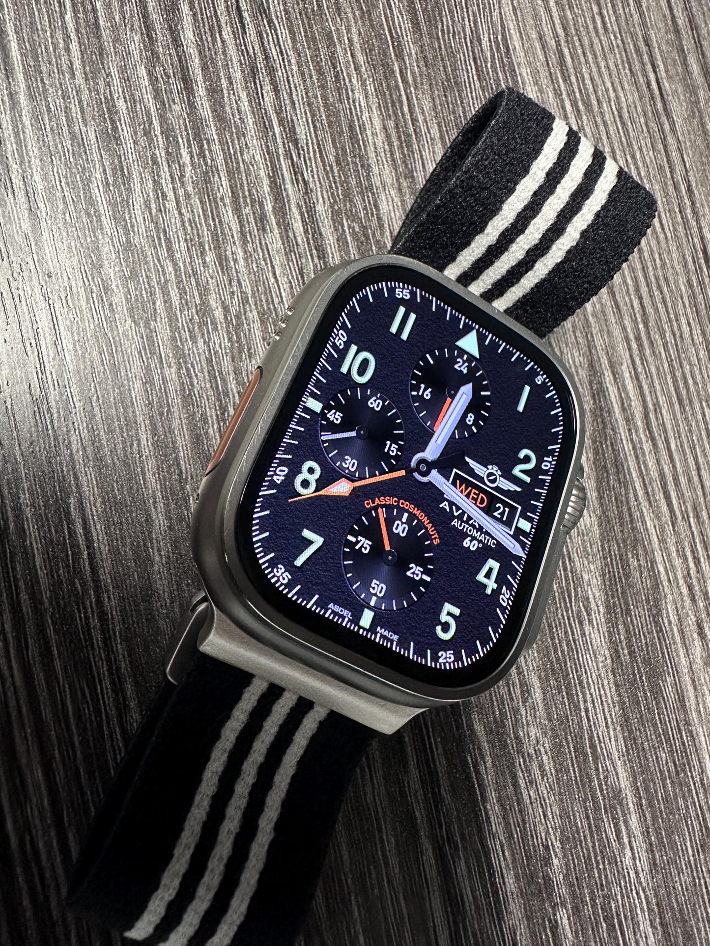 Aviator Classic Cosmonaut Apple Watch Face (Clockology App)
