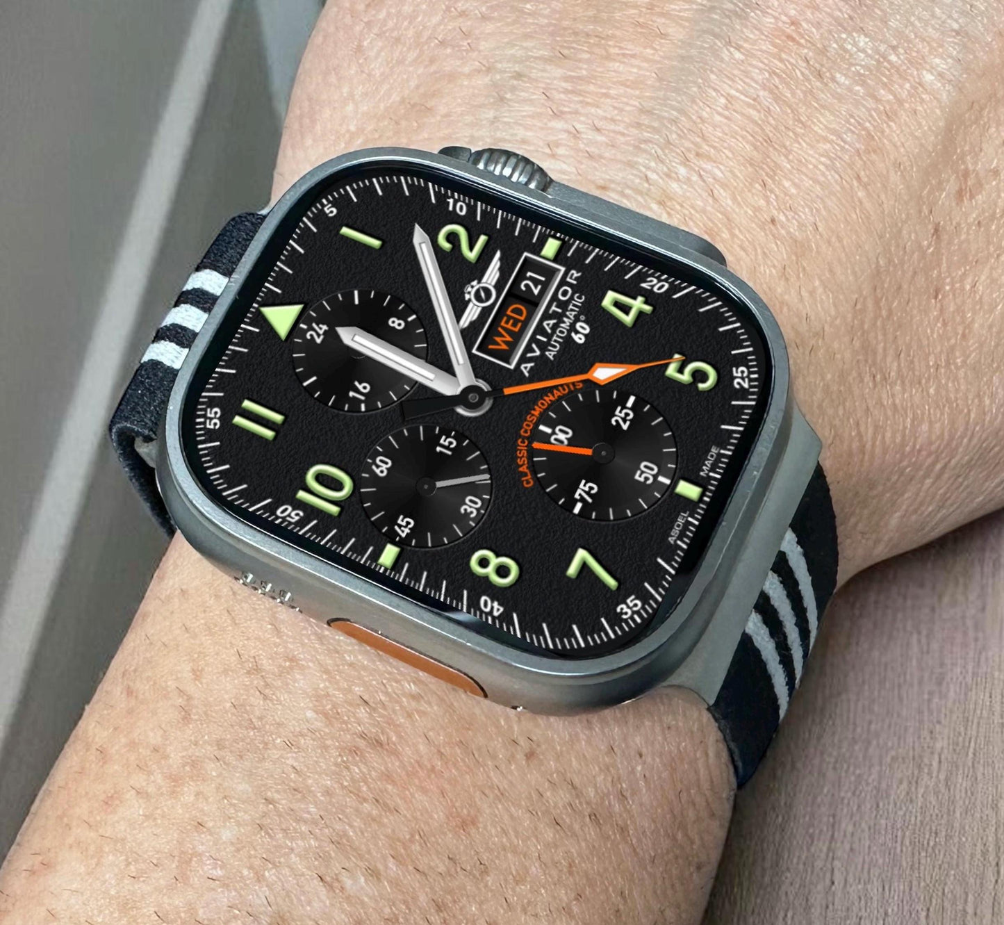 Aviator Classic Cosmonaut Apple Watch Face (Clockology App)